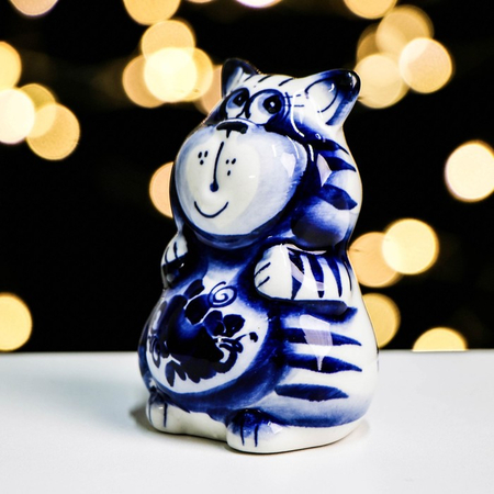 Сувенир фарфоровый «Кот Сеня» (гжель), высота 9 см, бело-синий Сувенир фарфоровый «Кот Сеня» (гжель), высота 9 см, бело-синий