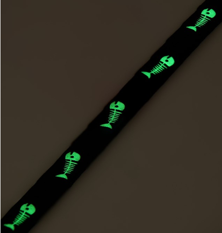 Ошейник для кошек светящийся, с бубенчиком и подвесом «Пижон», 30*1 см, «Рыбёшка», черный