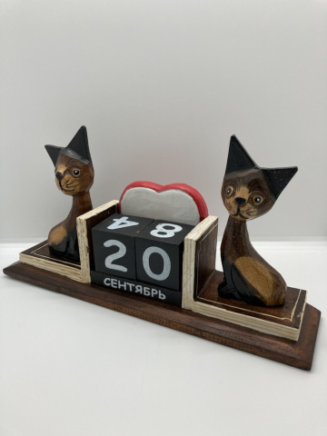 Календарь деревянный настольный, 28*15*6,5 см, «Кошки» (рус.яз.: месяцы)