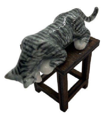 Фигурка фарфоровая №03, «Кот серый лежит на табуретке» Фигурка фарфоровая №03, «Кот серый лежит на табуретке»