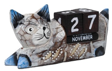 Благотворительный деревянный настольный календарь «Вечный» 13×6,5×4 см, «Кошка», англ.яз.: месяцы
